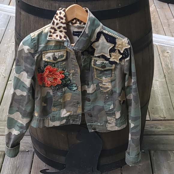 Camouflage, Hand-sewn lace metallic paint, leopard print cropped jean jacket. - Picture 3 of 9